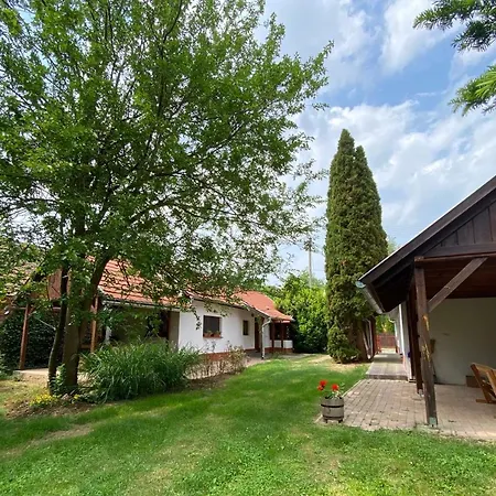 Hetmerfoeldes Vendeghaz Holiday home