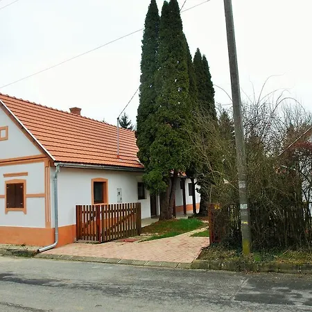 Holiday home Hetmerfoeldes Vendeghaz *