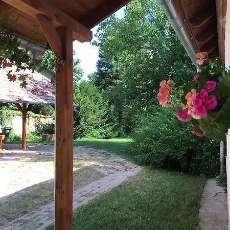 Hetmerfoeldes Vendeghaz Holiday home