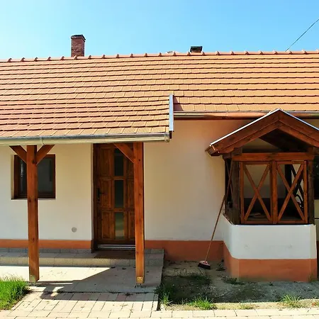 Holiday home Hetmerfoeldes Vendeghaz *