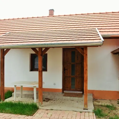 Hetmerfoeldes Vendeghaz Holiday home